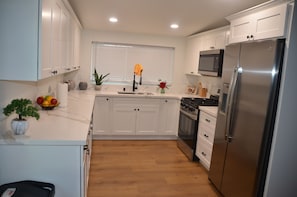 Micro-ondas, fogão, cooktop, lava-louças