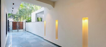 Hello Sunshine - Premium 3 BHK Apartment with Elevator & Balcony View