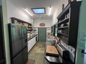 Micro-ondas, fogão, cooktop, lava-louças