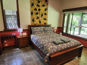 3 bedrooms, iron/ironing board, WiFi, bed sheets - RIFLEBIRD LODGE - Exclusive rainforest retreat for wildlife enthusiasts (Topaz)