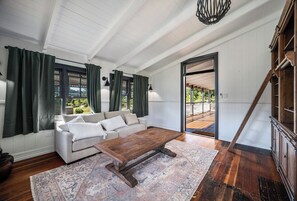 TV - Lake Estate House & Granny Flat Huge Lawn Retreat (Tamborine Mountain)