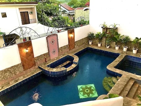 Piscina. OYO 1190 Manzel Shanicaye Private Villa