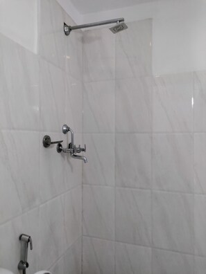 Bathroom - Oasi Kathmandu Hostel (Kathmandu)