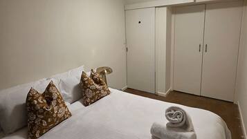 Desk, WiFi, bed sheets