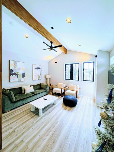 Located 350-meters to the first chairlift at the famous Hakuba Goryu Snow Resort