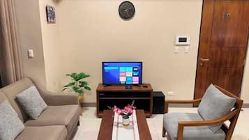 Apartment, 1 Bedroom | Desk, free WiFi, bed sheets