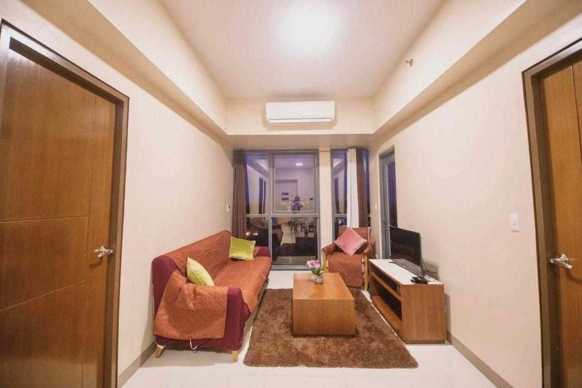 Escritorio, wifi gratis y ropa de cama
