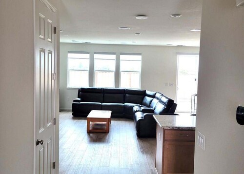 Charming 3-bedroom house in tranquil Hollister with AC