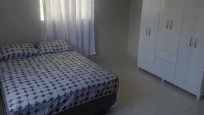 3 bedrooms, iron/ironing board, internet, bed sheets - Aluguel season (Guarapari)