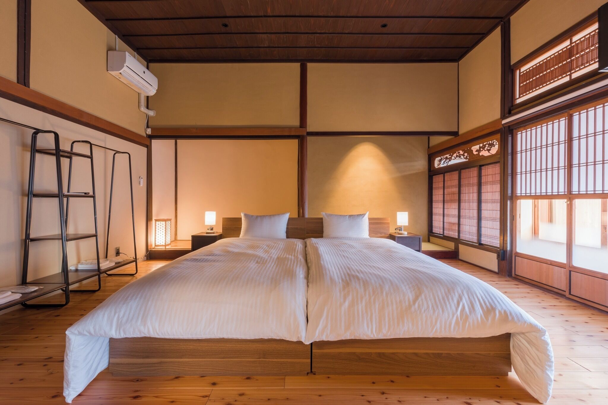 3 bedrooms, desk, iron/ironing board, Internet