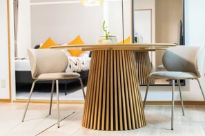 2 室のベッドルーム、WiFi (無料)、ベッドシーツ