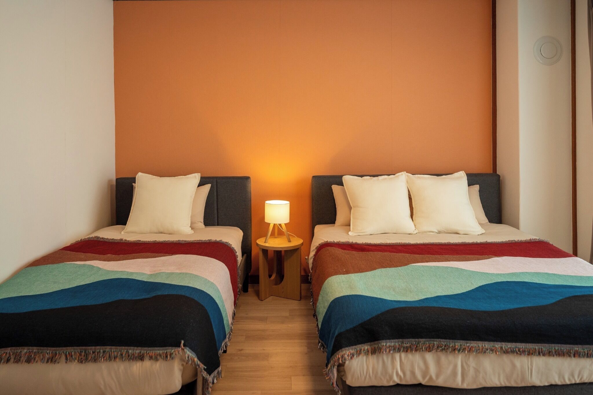 3 多间卧室、免费 WiFi、床单