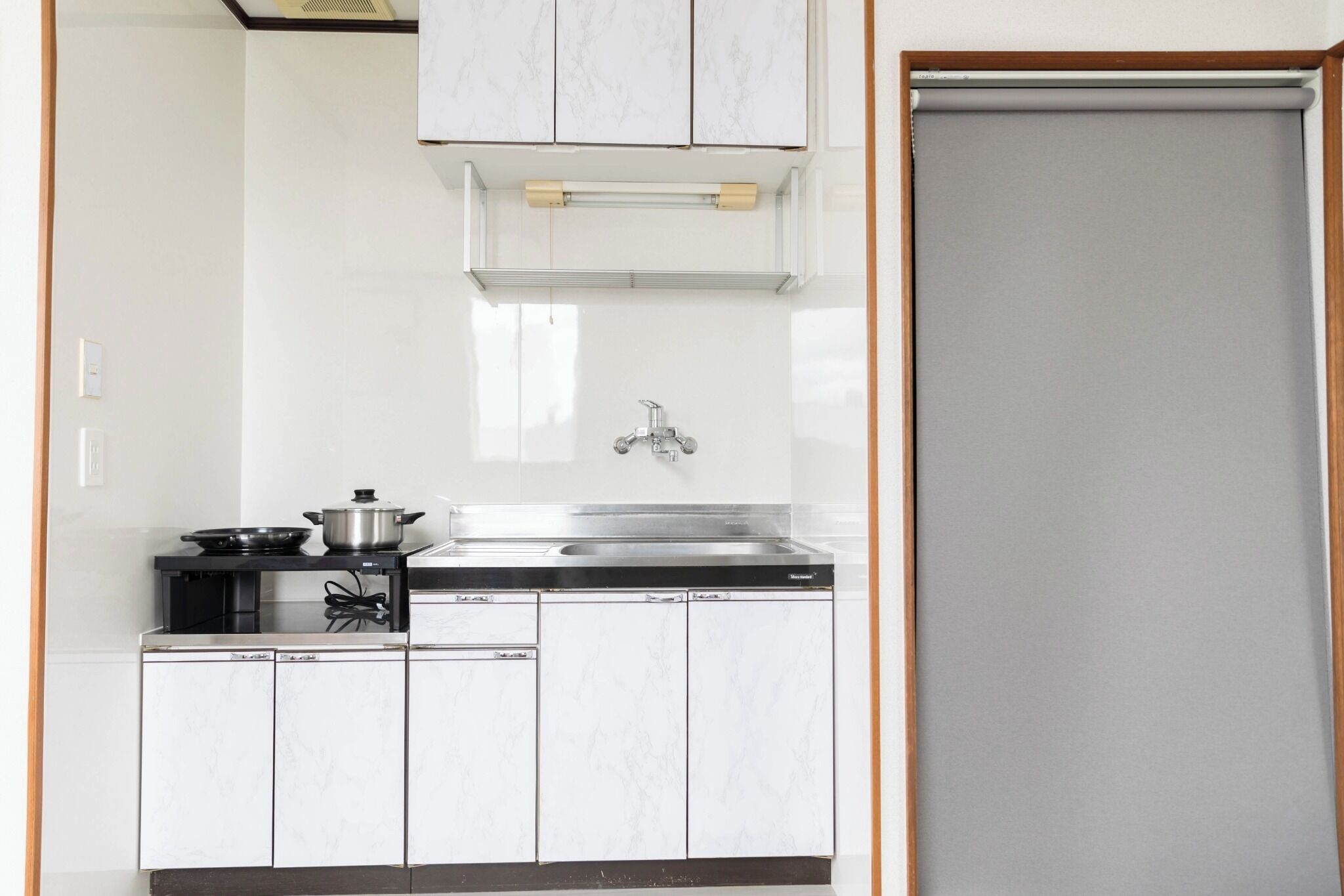 Fridge, microwave, stovetop, cookware/dishes/utensils