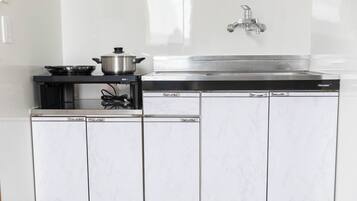 Fridge, microwave, stovetop, cookware/dishes/utensils