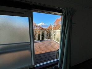 Interior - Fujimi Terrace Lake Yamanaka Mai Pen Rai Fujimi  / Minamitsuru District Yamanashi (Minamitsuru District)