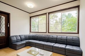 Living area - Fujimi Terrace Lake Yamanaka Mai Pen Rai Fujimi  / Minamitsuru District Yamanashi (Minamitsuru District)