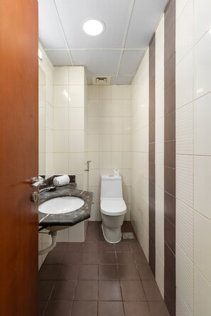 House - Comfortable Downtown Apartment w City Skyline Vws (Dubai)