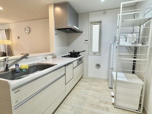 Fridge, microwave, stovetop, cookware/dishes/utensils - Ryan Inn Entire Hotel Rental / North District Tokyo (North District)
