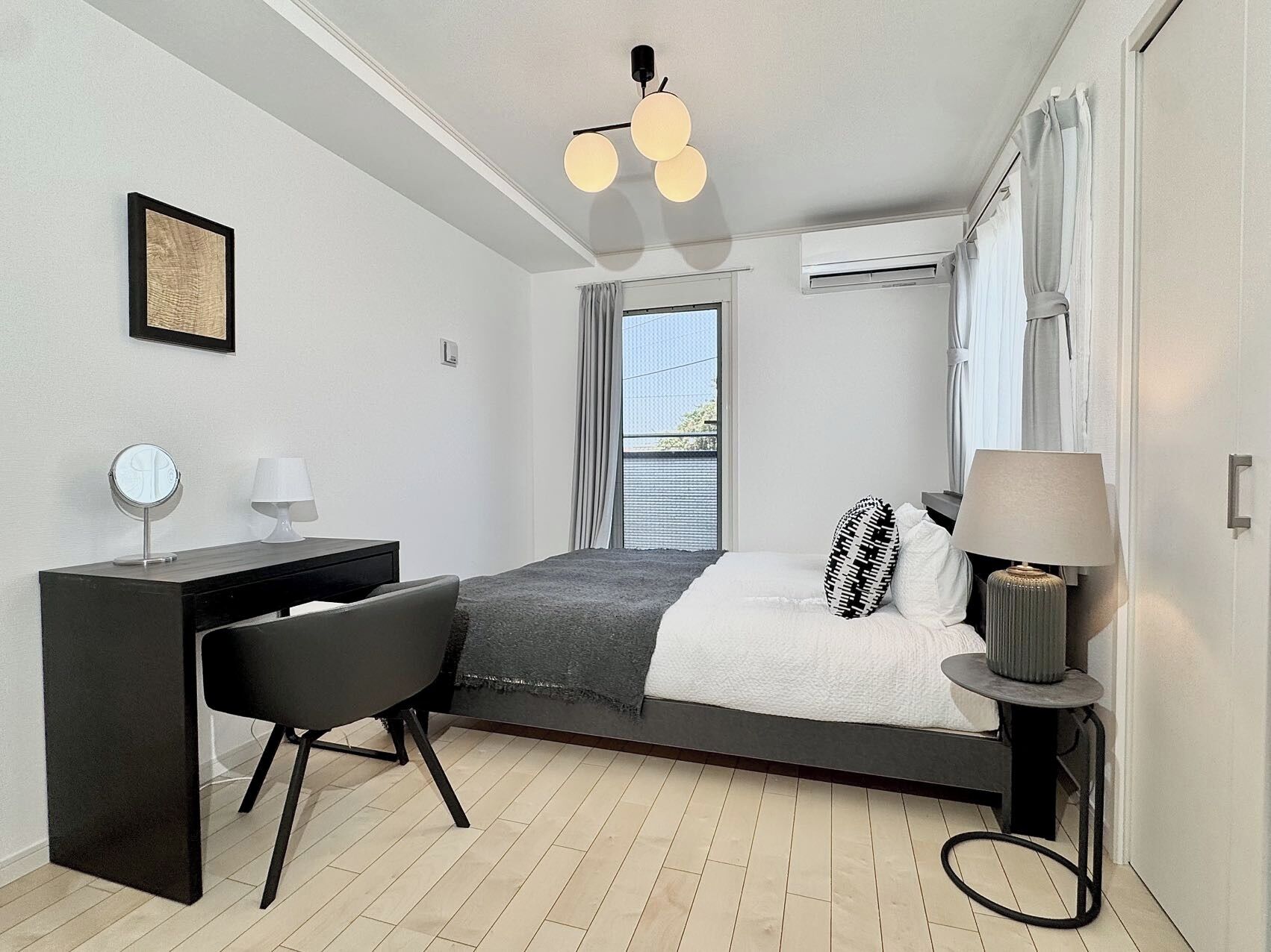 4 Schlafzimmer, Schreibtisch, Bügeleisen/Bügelbrett, Internetzugang