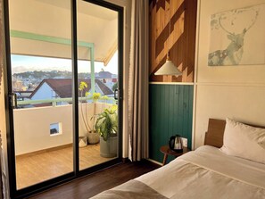 Individually furnished, desk, laptop workspace, soundproofing - The Scent Boutique Dalat Hotel (Da Lat)