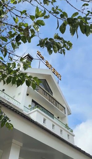 Front of property - The Scent Boutique Dalat Hotel (Lam Vien, Da Lat)