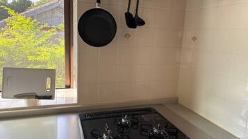 Fridge, microwave, stovetop