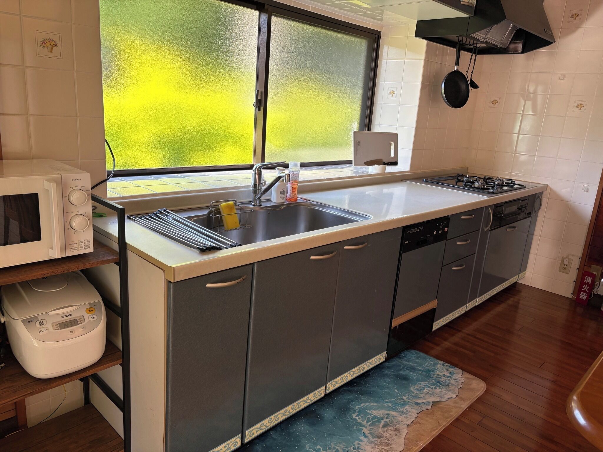 Fridge, microwave, stovetop