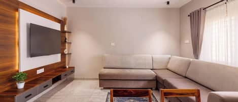 Appartement (2 Bedrooms) | Coin séjour | Télévision
