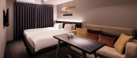 Escritorio, wifi gratis y ropa de cama