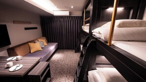 Escritorio, wifi gratis y ropa de cama