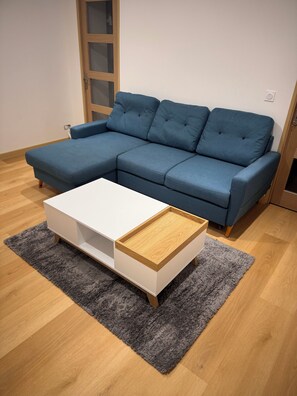 Living area - Seemingly comfortable between sea and mountains (Grasse)