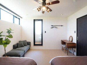 A modern room with a ceiling fan, a large mirror, a desk, and a sofa. - Equipped with a bouldering wall and heated pool 3LDK villa with beer server one draft barrel inclu / Kunigami County Okinawa (Kunigami County)