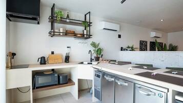 Fridge, microwave, stovetop, cookware/dishes/utensils