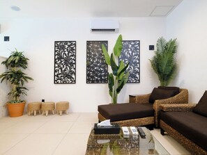 TV - Equipped with a bouldering wall and heated pool 3LDK villa with beer server one draft barrel inclu / Kunigami County Okinawa (Kunigami County)