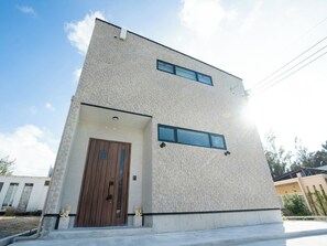 Exterior - Equipped with a bouldering wall and heated pool 3LDK villa with beer server one draft barrel inclu / Kunigami County Okinawa (Kunigami County)