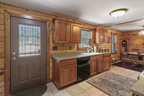 Fridge, oven, stovetop, dishwasher - Cozy 3-Bedroom Retreat in Manistee (Manistee)