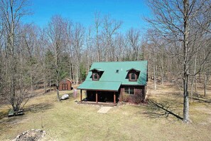 Exterior - Cozy 3-Bedroom Retreat in Manistee (Manistee)