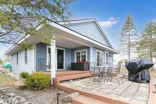 Charming Lakefront Retreat in Alpena