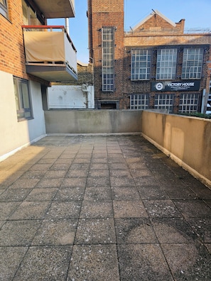 Shared Dormitory, 1 Bedroom, Accessible, Balcony | Property grounds - Room-spacious Retreat With Private Balco (London)