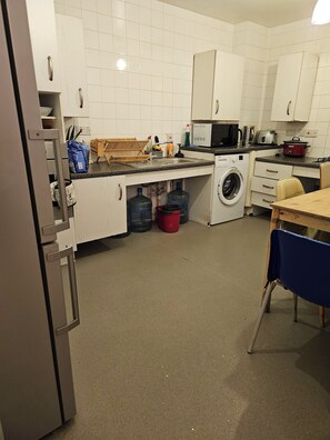 Kamar, 1 kamar tidur, akses difabel, balkon | Dapur pribadi