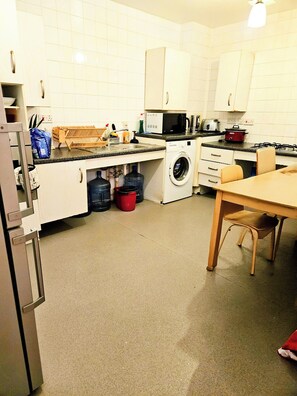 Dortoir Partagé, 1 chambre, accessible aux personnes à mobilité réduite, balcon | Cuisine privée
