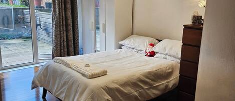 ห้องพักรวม, 1 ห้องนอน, พร้อมสิ่งอำนวยความสะดวกสำหรับผู้พิการ, ระเบียง | 1 ห้องนอน