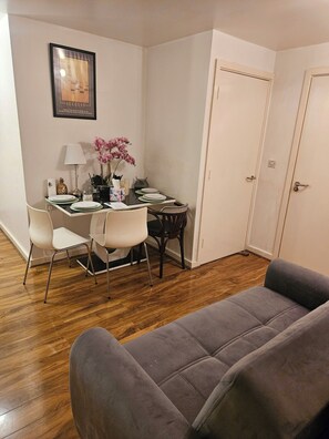 Dormitorio condiviso, 1 camera da letto, accessibile ai disabili, balcone | Soggiorno