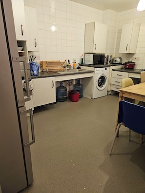 Shared Dormitory, 1 Bedroom, Accessible, Balcony | Private kitchen - Room-spacious Retreat With Private Balco (London)