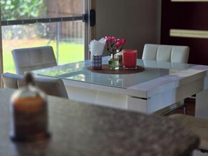 Dining - Couple's retreat, ocean views on the horizon. (Bonogin)