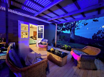 Couple's retreat, ocean views on the horizon.
Cosy fully equipped accommodation.