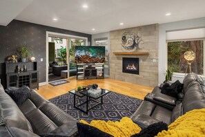 Living area - Bruno House (Seattle)