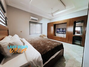 Bureau, fer et planche à repasser, Wi-Fi gratuit, draps fournis