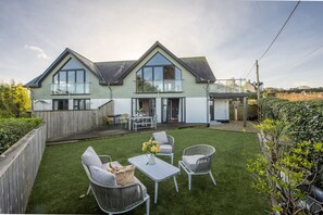 Outdoor dining - Cloud 10 St Ives - Sea Views - Free parking & WiFi - Pets Welcome (St Ives)