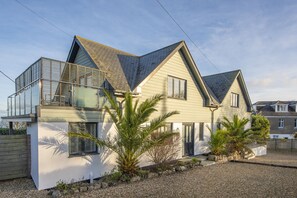 Exterior - Cloud 10 St Ives - Sea Views - Free parking & WiFi - Pets Welcome (St Ives)
